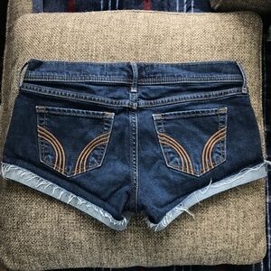 Hollister Short-Short Low Rise Dark Denim Shorts SZ 5 / w27